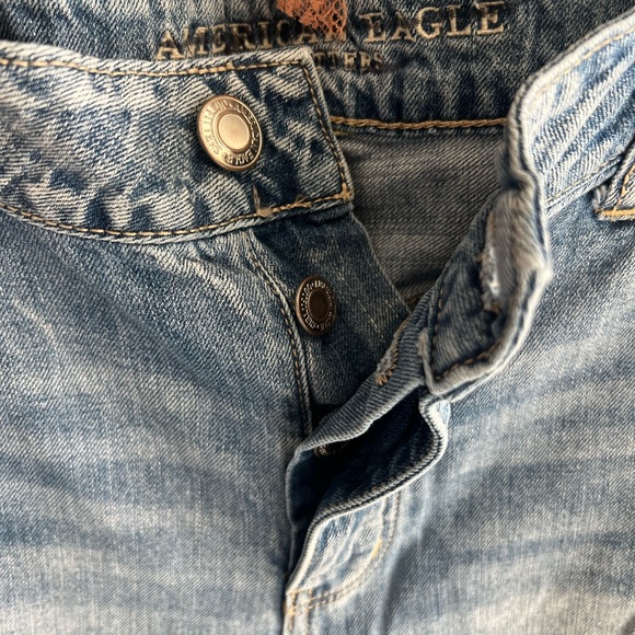 Distressed Light Wash Jeans - Picture 2 of 9